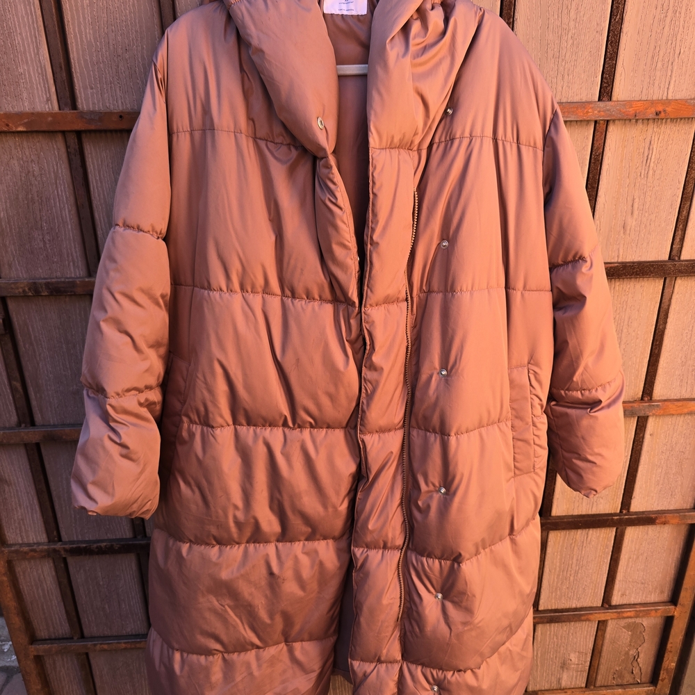 Old Navy Women's Warm Tan Puffer Jacket